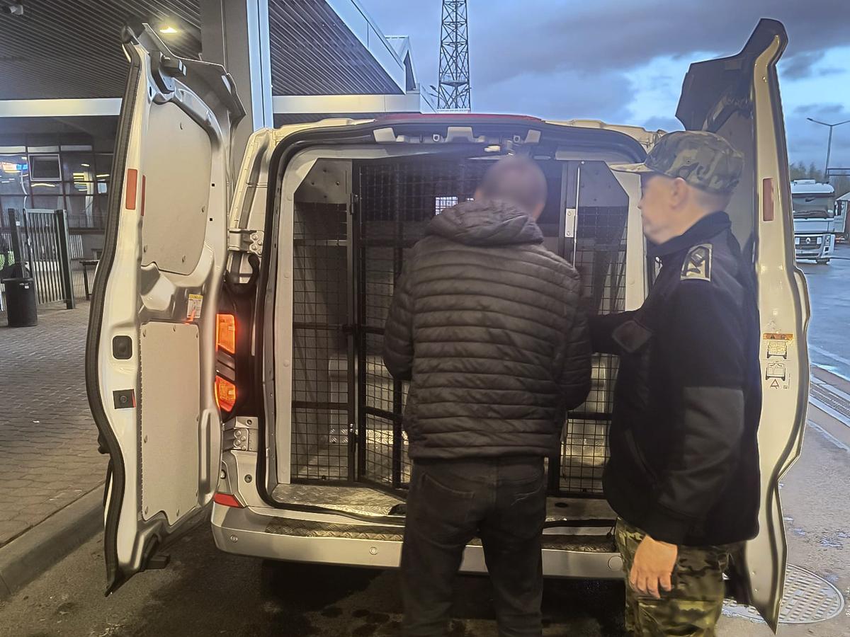 Od kradzieży po jazdę po alkoholu. Trzech obywateli Ukrainy musiało opuścić Polskę