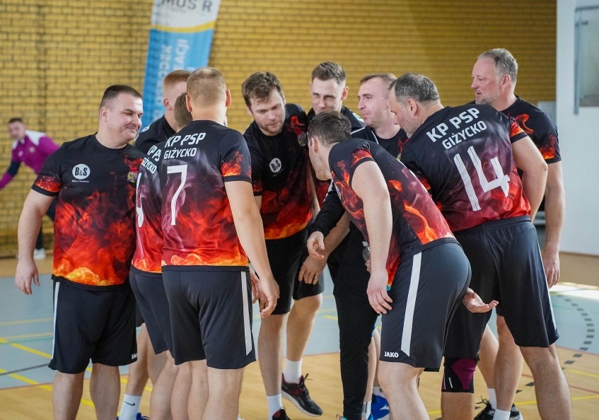Strażacy z Giżycka wicemistrzami województwa w siatkówce