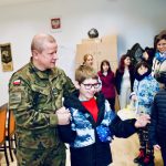 Świąteczna wizyta uczniów SOSW u żołnierzy 41. Batalionu Obrony Pogranicza (1)