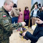 Świąteczna wizyta uczniów SOSW u żołnierzy 41. Batalionu Obrony Pogranicza (5)