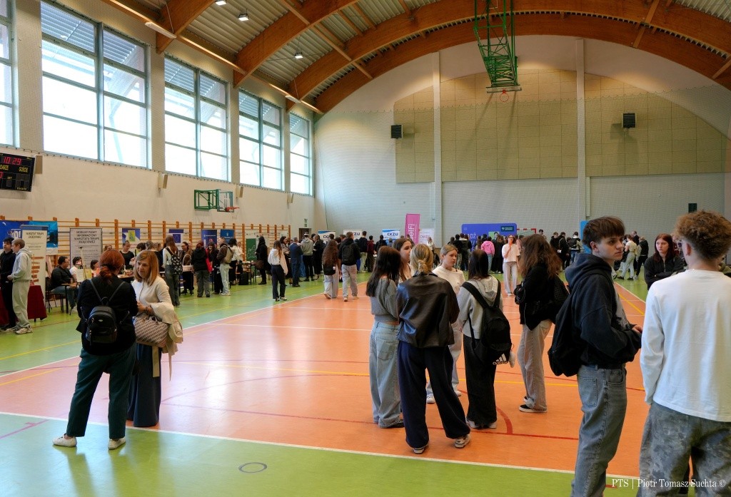 Targi Pracy i Edukacji w Giżycku. Duże zainteresowanie i konkretne możliwości [ZDJĘCIA]