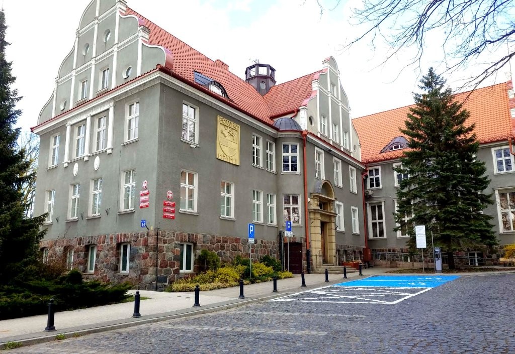 Ogłoszenia przetargowe UM Giżycko Nr 31, 32 i 33/2026. Najem lokali w Ekomarinie (ul. Dąbrowskiego)