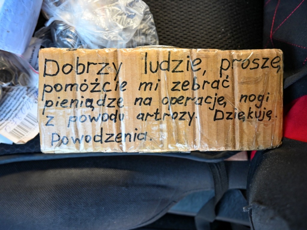 Wykorzystywali niepełnosprawnego do żebractwa. Działali także w Giżycku