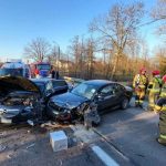 Zderzenie dwóch aut w Staświnach. Jedna osoba trafiła do szpitala