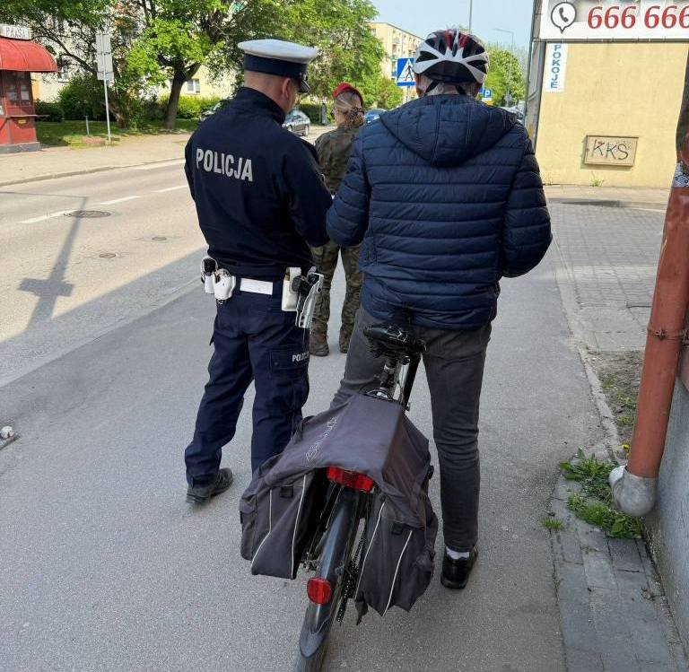 Akcja „Jednoślad”. Policjanci kontrolowali motocyklistów, rowerzystów i użytkowników hulajnóg