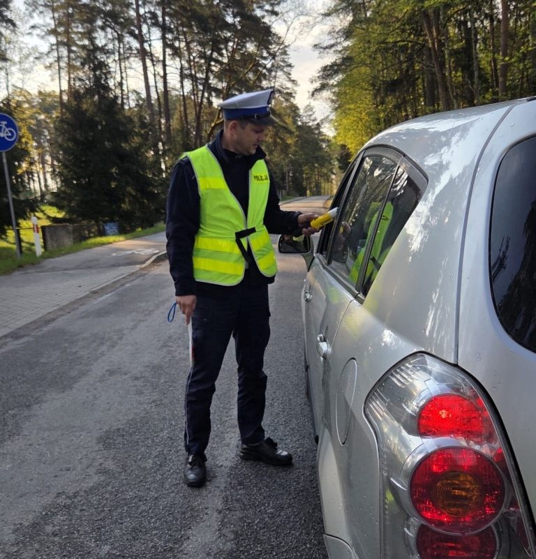 Akcja „Trzeźwość” na drogach powiatu. Policjanci skontrolowali blisko tysiąc kierowców