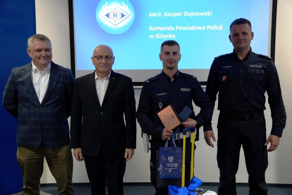 Policjant z Giżycka na podium wojewódzkiego konkursu ruchu drogowego