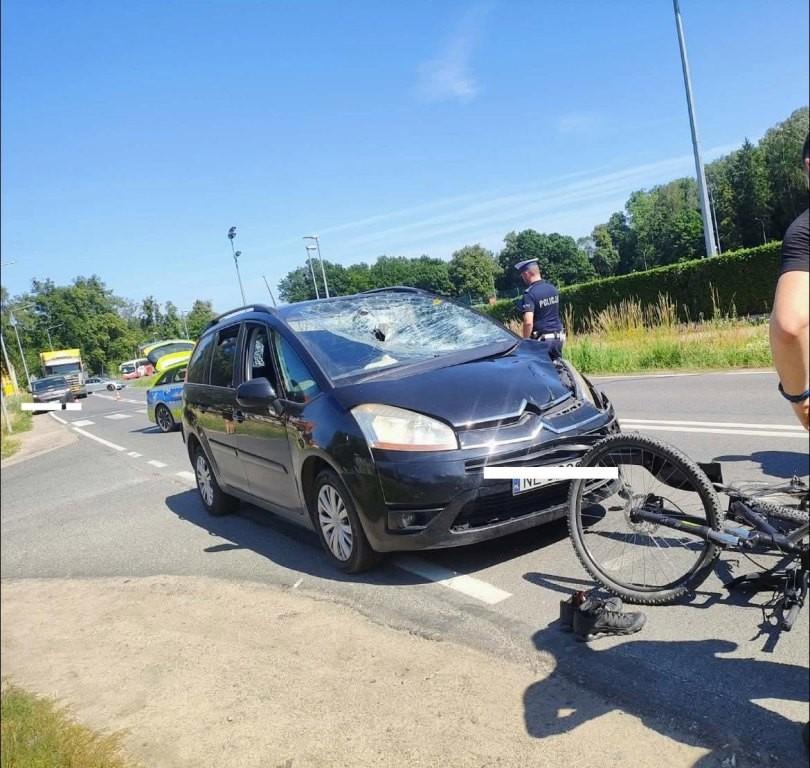 14-letni rowerzysta potrącony na przejściu dla pieszych. Trafił do szpitala śmigłowcem