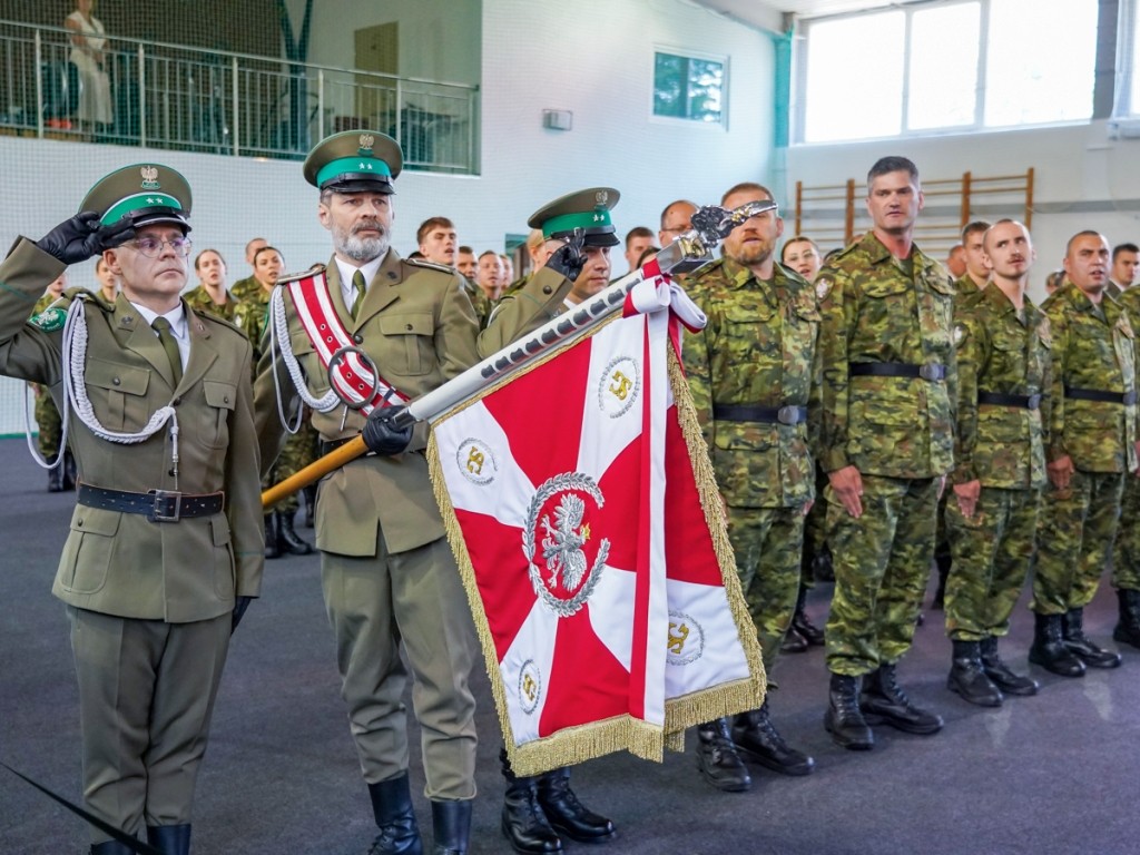 38 nowych funkcjonariuszy złożyło ślubowanie w W-MOSG