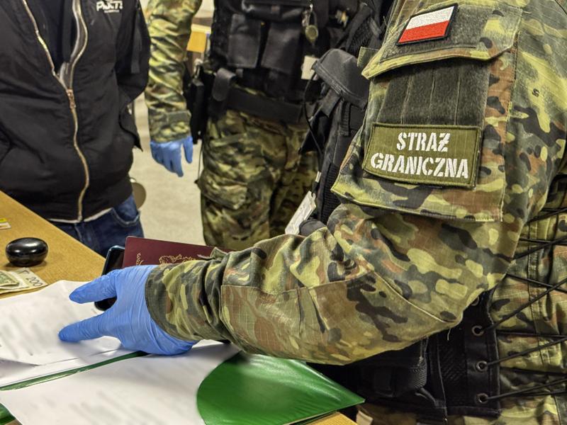 Kradzieże, groźby i jazda po alkoholu. Prawie 130 cudzoziemców wydalonych z Warmii i Mazur