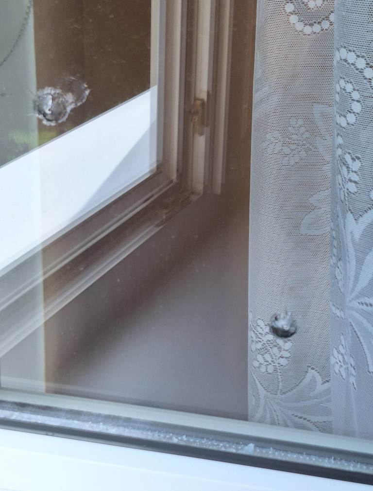 Ktoś strzelał w okna mieszkań przy ul. Jagiełły? Policja wyjaśnia sprawę