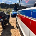 Motocyklista przewrócił się na drodze. Trafił do szpitala w Giżycku (1)