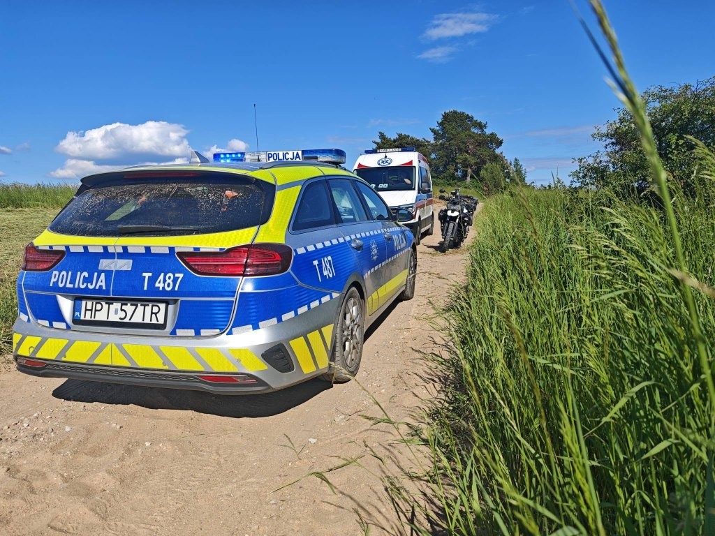 Motocyklista przewrócił się na drodze. Trafił do szpitala w Giżycku