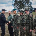 Prezydent Karol Nawrocki odwiedził żołnierzy na poligonie w Orzyszu. Trwają ćwiczenia „Dzielny Dzik 26” (1)