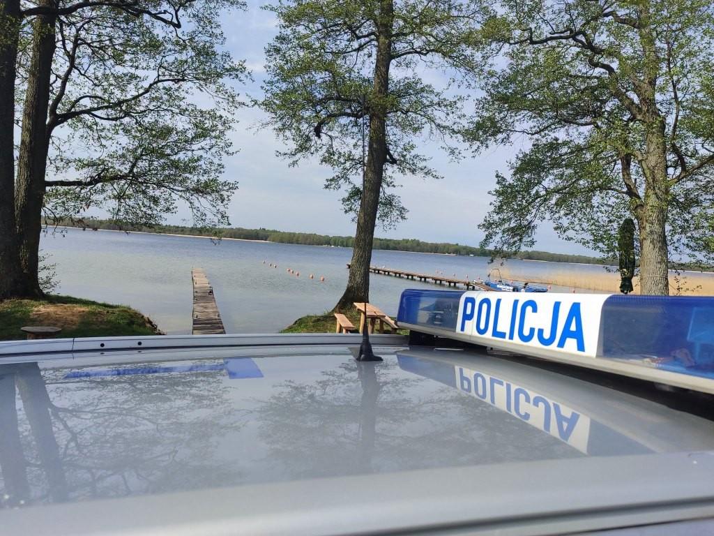 Wypoczynek nad wodą mógł zakończyć się tragedią. 72-latka uratowali świadkowie