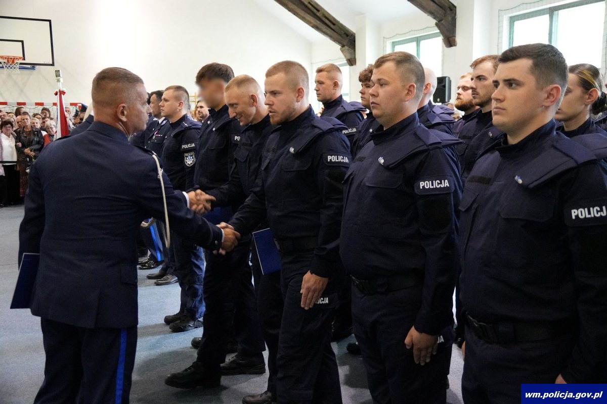 87 nowych policjantów złożyło ślubowanie. Część z nich trafi do komendy w Giżycku
