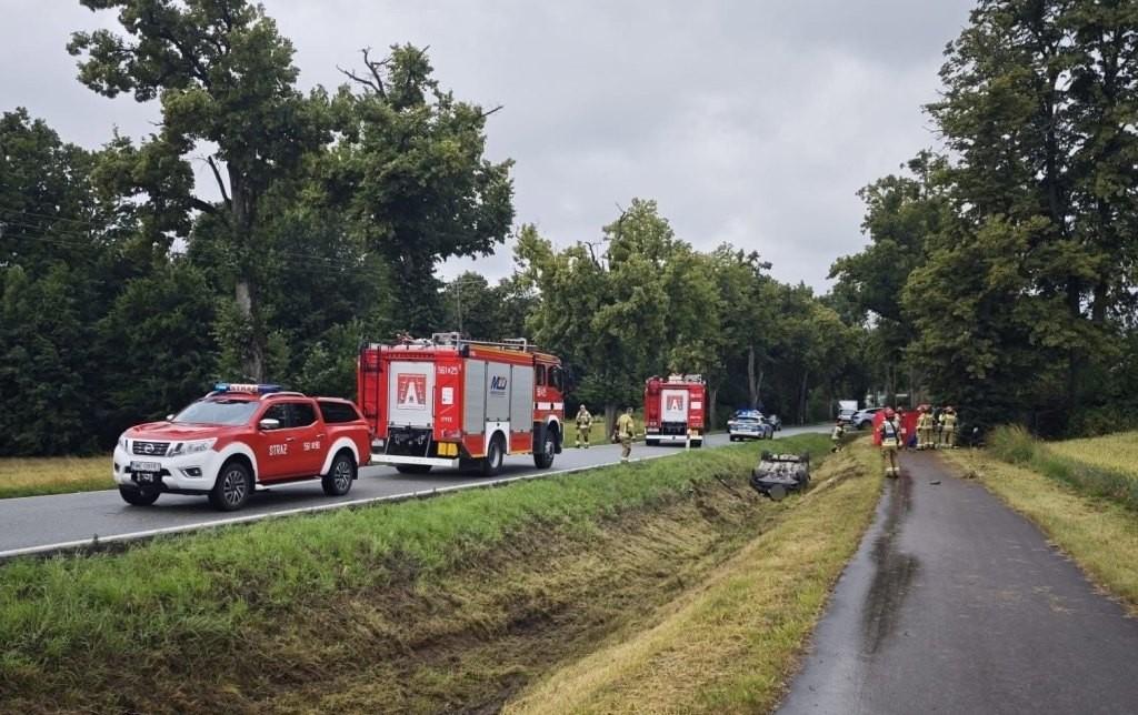 Nietrzeźwa 44-latka dachowała audi. Pasażerka trafiła do szpitala w Giżycku