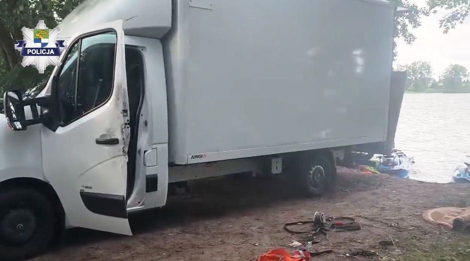 Nocna kradzież skuterów wodnych w Giżycku. Policjanci odzyskali cztery jednostki warte 450 tys. zł