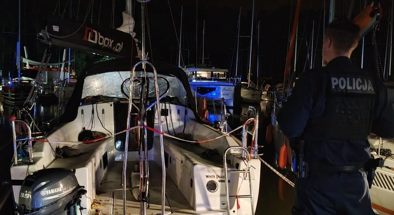 Wybuch butli z gazem na łodzi w porcie Sztynort. Dwie osoby trafiły do szpitala