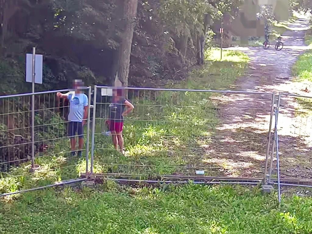 Chcieli zobaczyć granicę i zrobić pamiątkowe zdjęcia. Ciekawość słono ich kosztowała