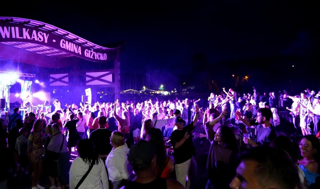 DJ Tonka rozgrzał Wilkasy. Tłumy na Sunset Sessions 2026 (29)