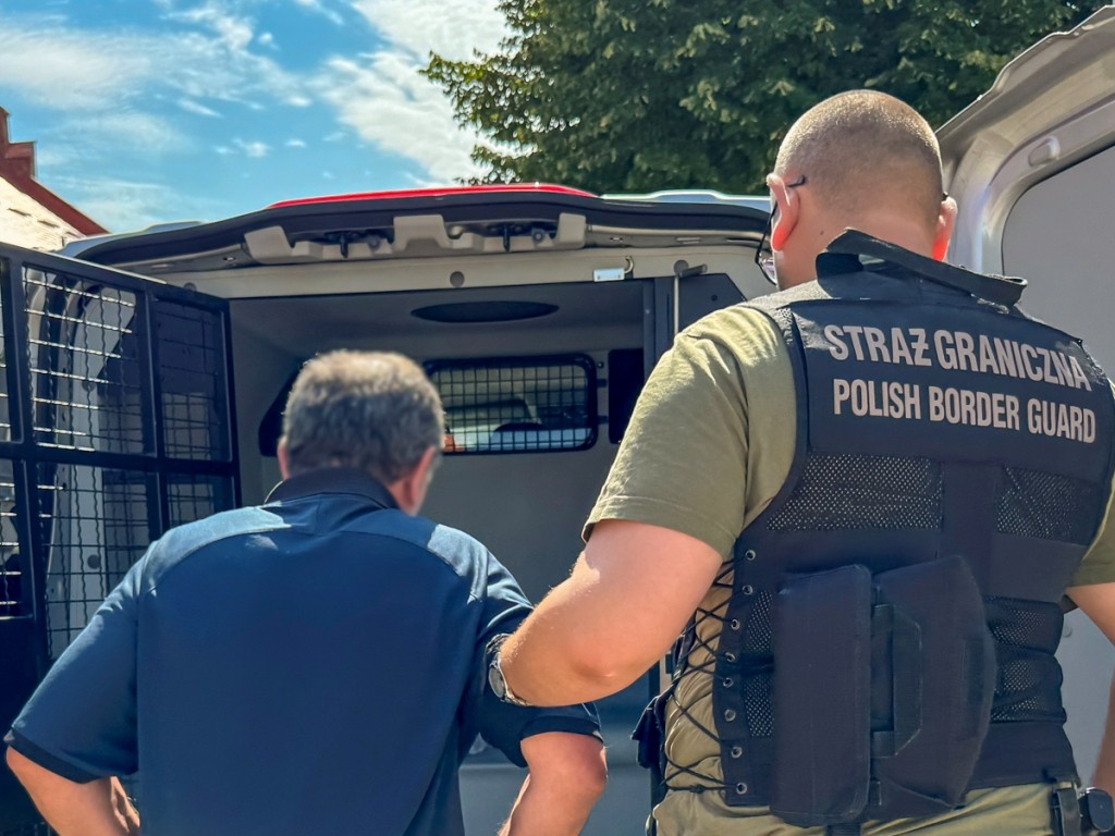 Kradzieże, alkohol i narkotyki. Trzech cudzoziemców odesłanych z Polski