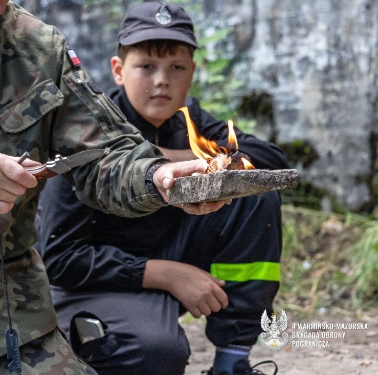 Survival w Wilczym Szańcu. Giżyccy terytorialsi szkolili młodych strażaków