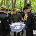 Survival w Wilczym Szańcu. Giżyccy terytorialsi szkolili młodych strażaków (4)