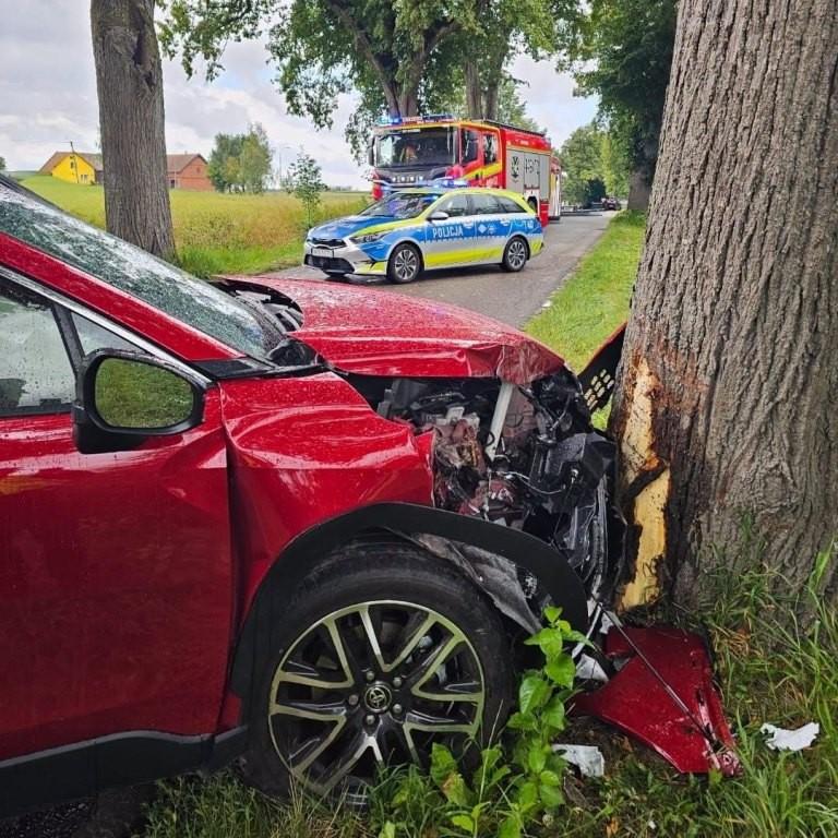 Zasłabł za kierownicą i uderzył w drzewo. Zdarzenie w Sołdanach
