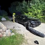 Zderzenie, dachowanie i ucieczka po uderzeniu w mur. Niebezpieczny weekend na drogach powiatu giżyckiego (1)