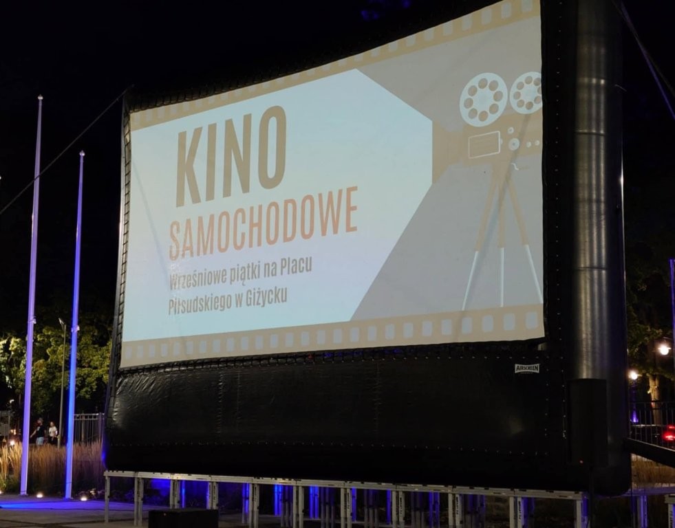 Kino samochodowe wraca do Giżycka. Cztery filmowe piątki na Placu Piłsudskiego
