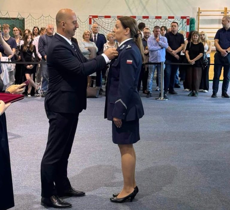 Policjanci z Giżycka odznaczeni Medalami za Długoletnią Służbę
