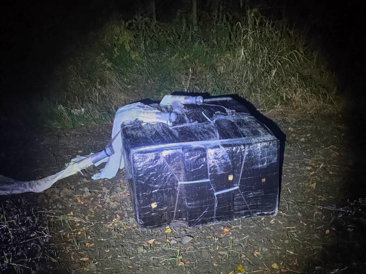 Kontrabanda przyleciała balonami. Nielegalne papierosy znaleziono także w powiecie giżyckim