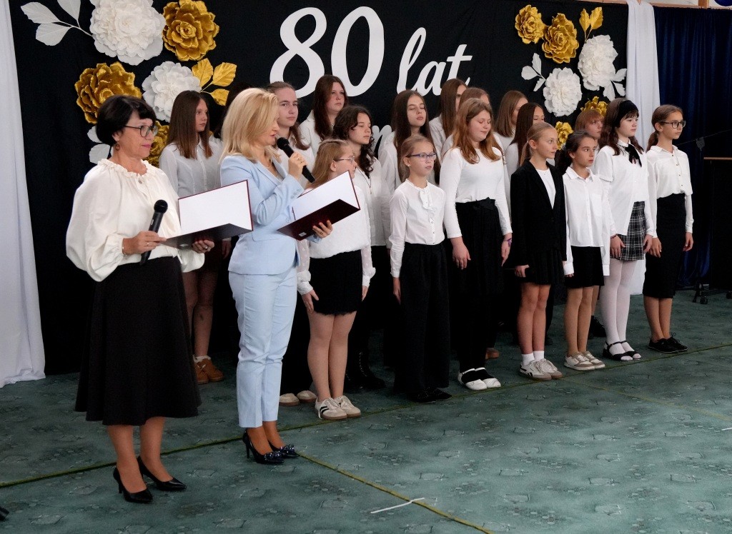 Od 65 uczniów do ośmiu dekad historii. Szkoła Podstawowa w Wilkasach świętowała 80-lecie