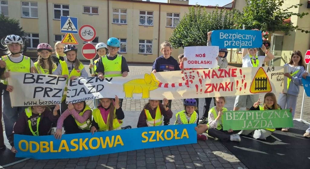 Odblaski i praktyczna nauka jazdy. Uczniowie z Wydmin w konkursie „Odblaskowa szkoła” (2)