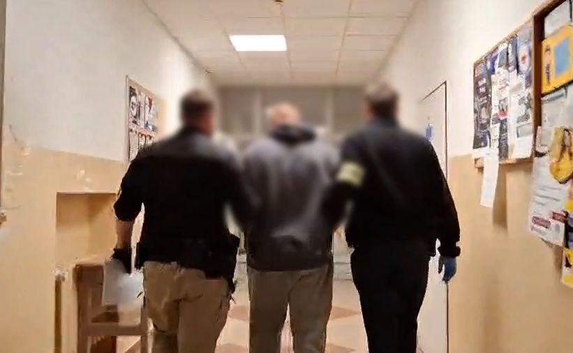 Rozbój z nożem, kradzież audi i paliwa. Dwie osoby trafiły do aresztu