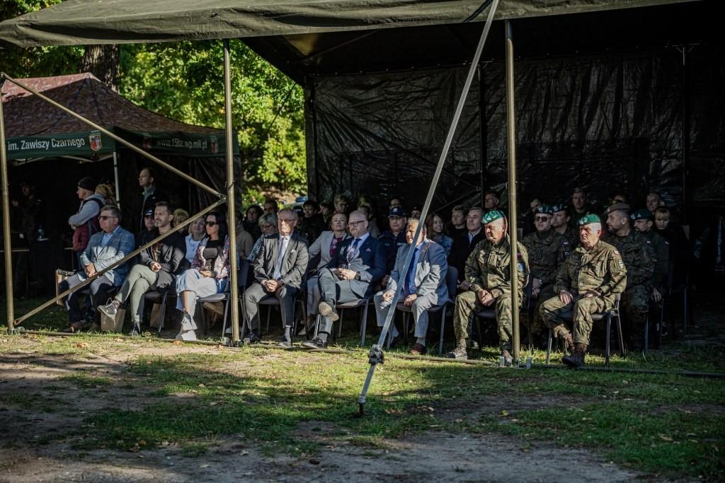 VII Turniej Otwartych Serc w Giżycku. Wspólne wyzwania osób z niepełnosprawnościami i mundurowych